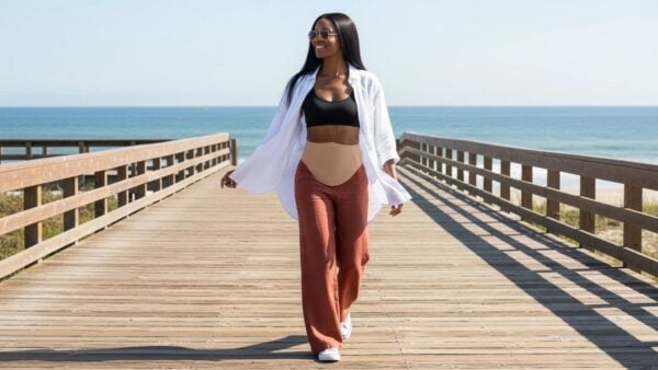 Woman wearing the SIIL ostomy belt on a seaside boardwalk