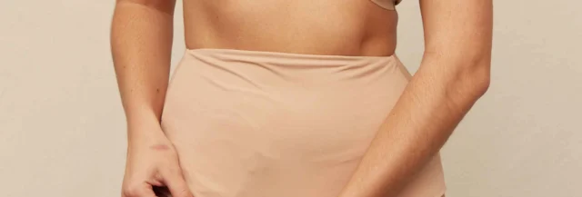 Intimo per stomia SIIL beige a vita alta, vista frontale.